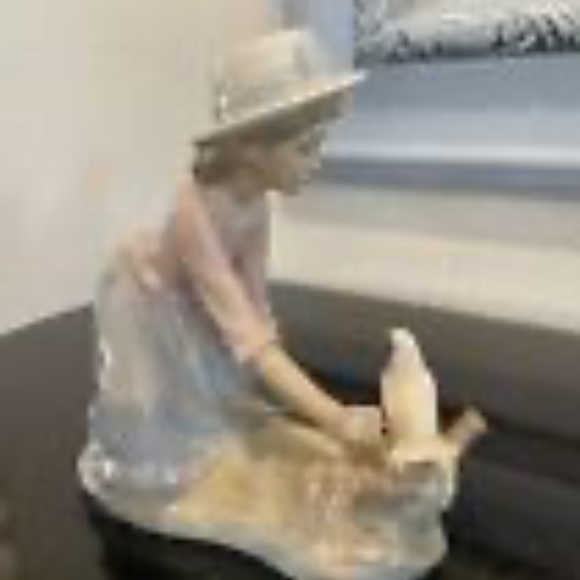 Lladro figurine, vintage figurine Caressing the Dove  BEAUTIFUL!! - Picture 7 of 9